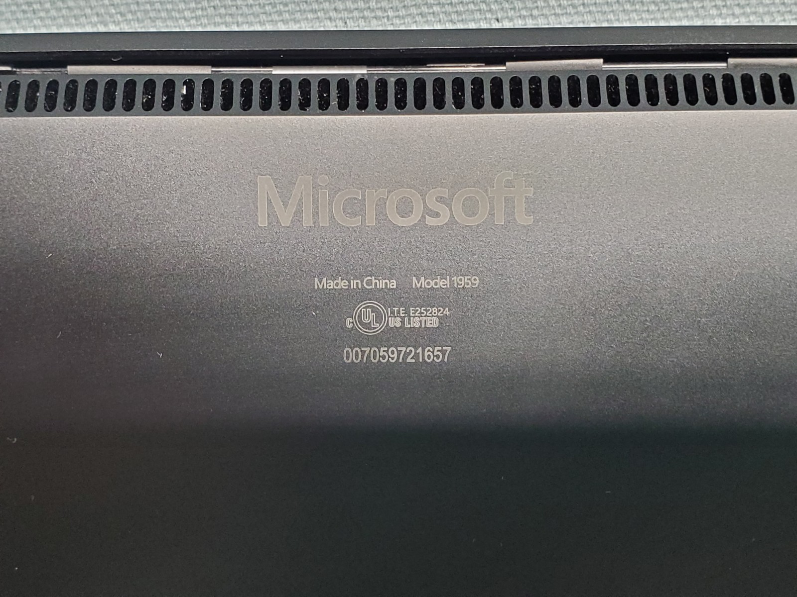 Surface Laptop 4 13.5″ Ryzen 7 4980U 2.00GHz/ 16GB / 512GB SSD #2589