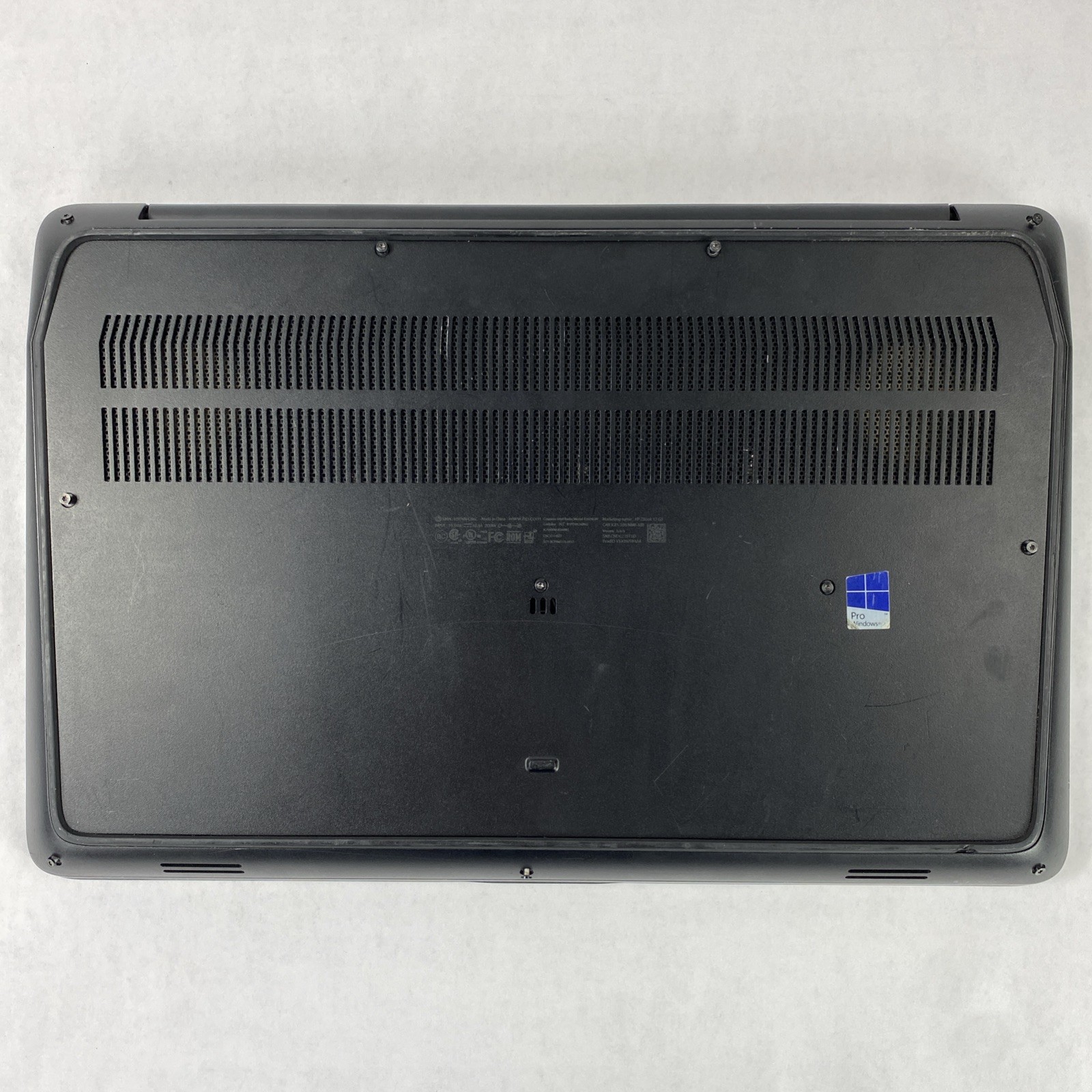 HP ZBook 17 G3 Xeon E3 1535M v5 2.90 GHz 16 GB RAM 17.3″ No Battery No HDD No OS