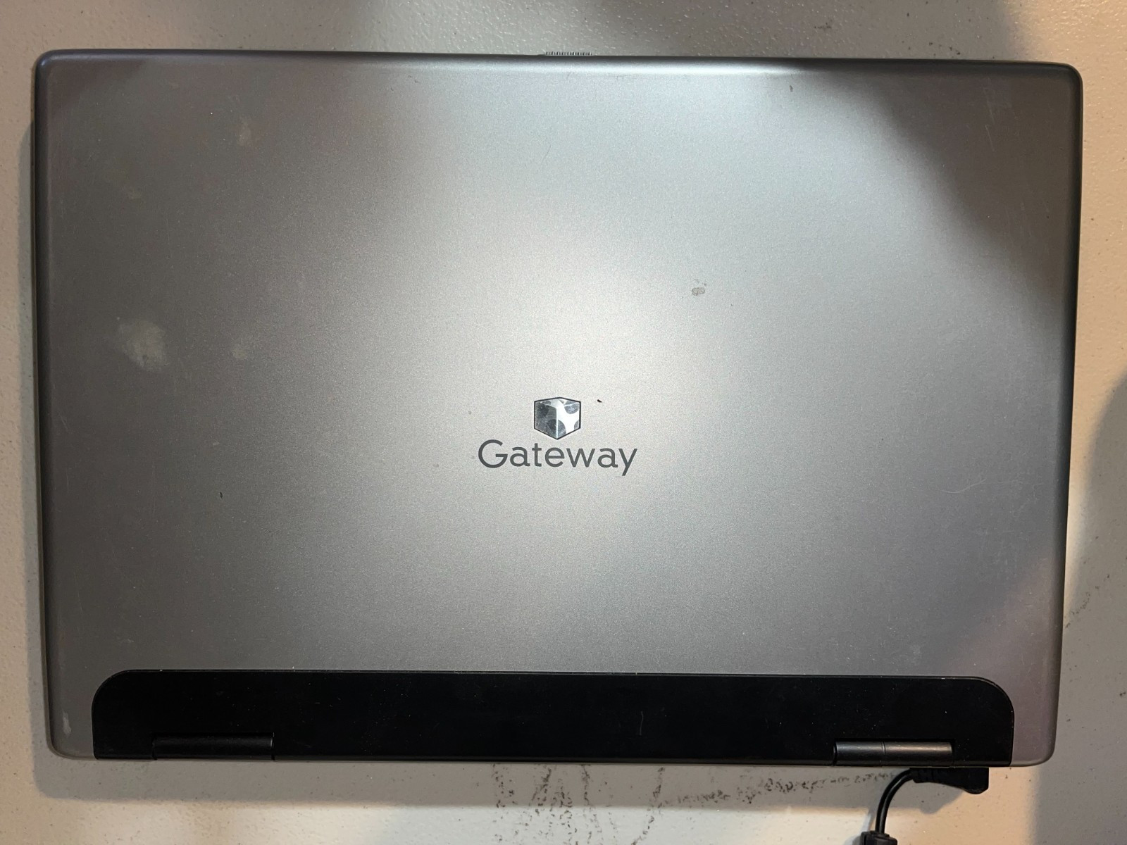 Gateway PA2 17.1″ Laptop M680E Intel Centrino Pentium M770 2 GB Ram NO HDD