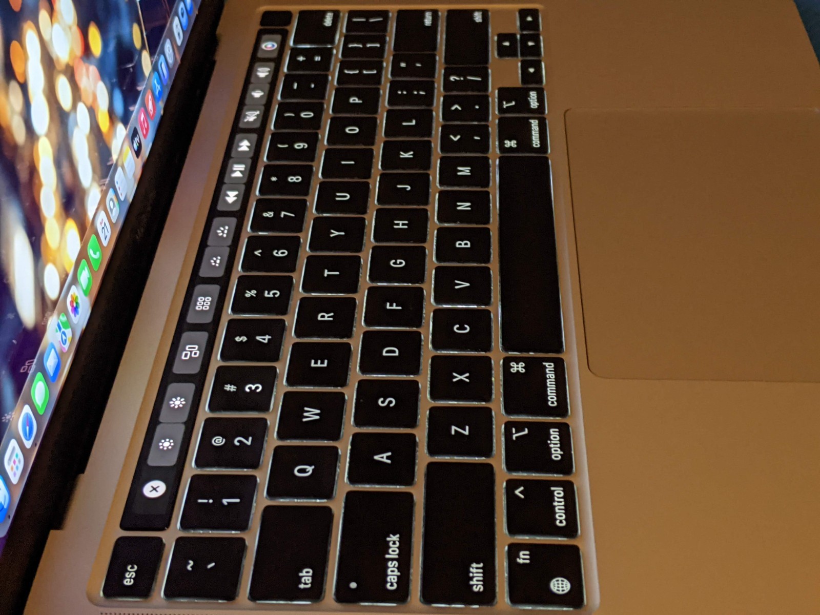 Apple MacBook Pro (2020) 13.3″ A2338 M1 8CPU/8GPU 3.2GHz 16GB 1TB OS Tahoe +PA