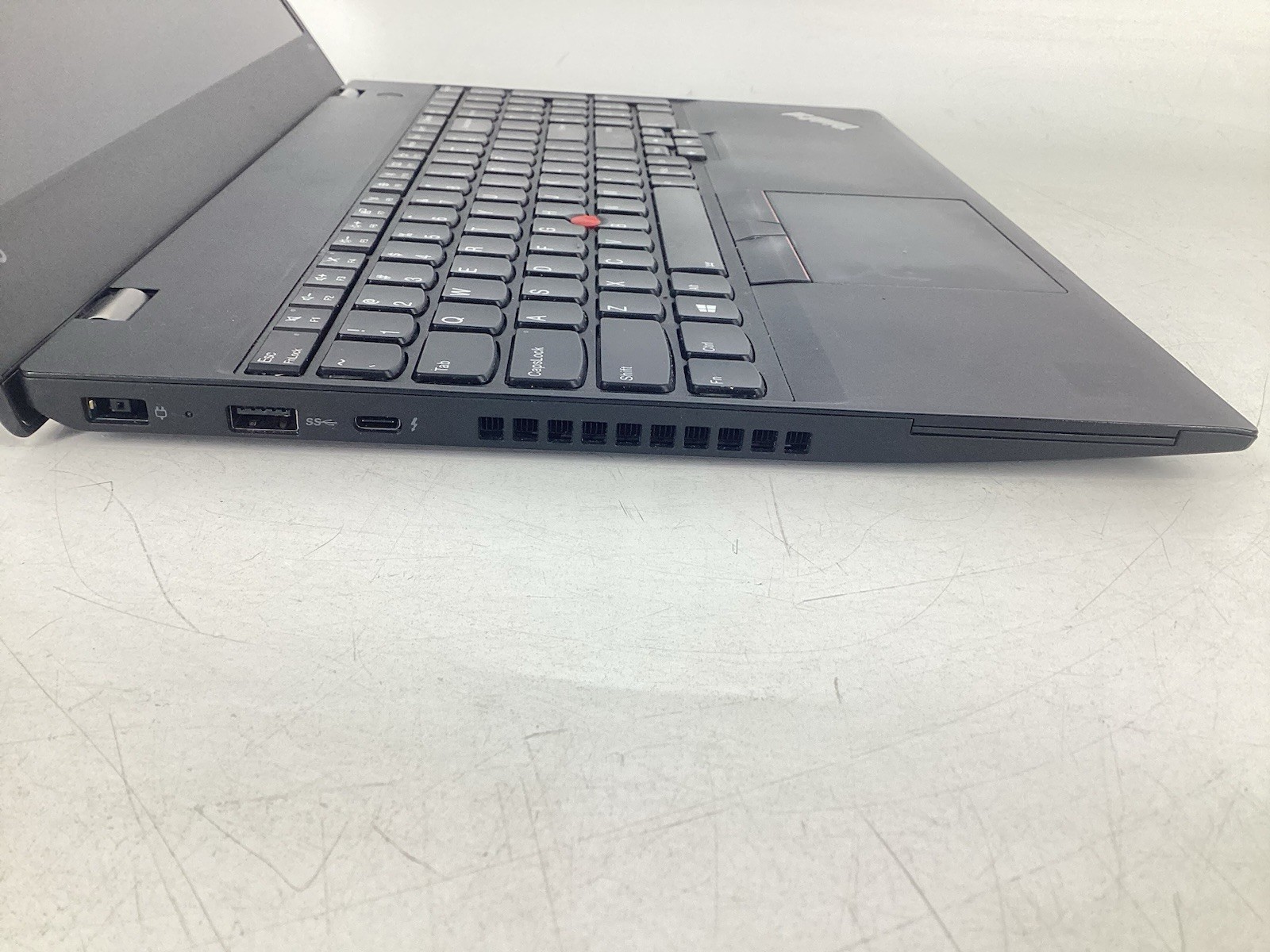 Lenovo Thinkpad P51S 15.6″ (i7-7600U @2.8GHz, Quadro M520M, 16GB, No SSD/BATT)
