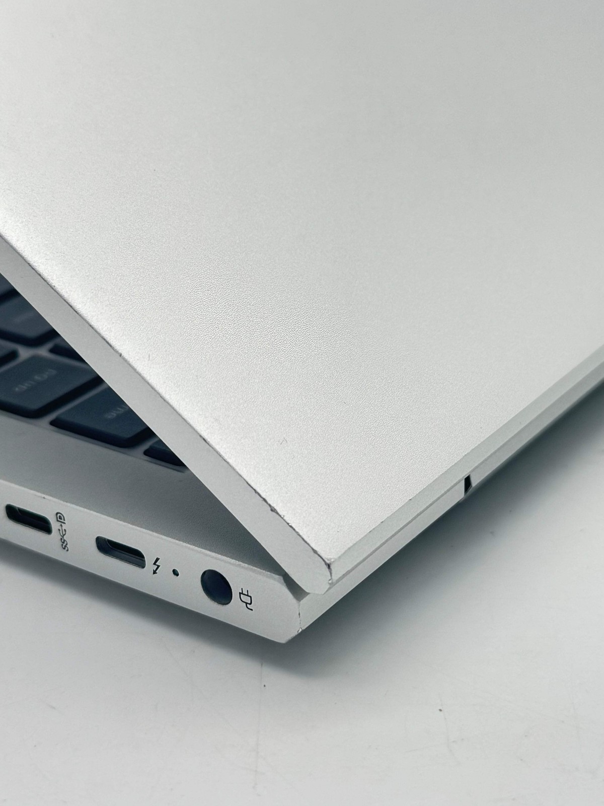 HP EliteBook 640 G10 14″ Core i5 13th Gen 8GB 256GB Silver Used