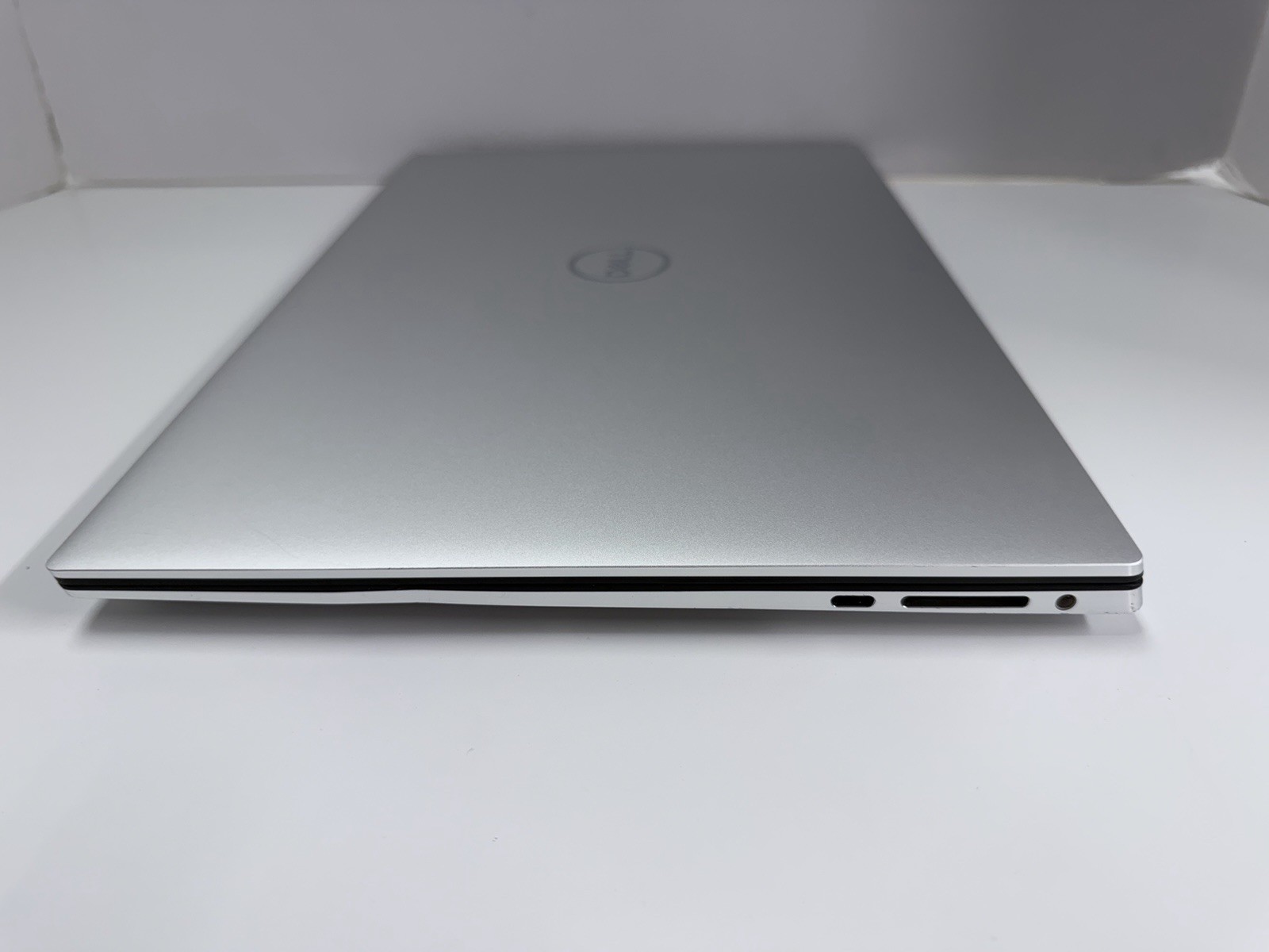 Dell XPS 15 9520 15.6″ i5-12500H 2.50GHz 16GB RAM 512GB SSD