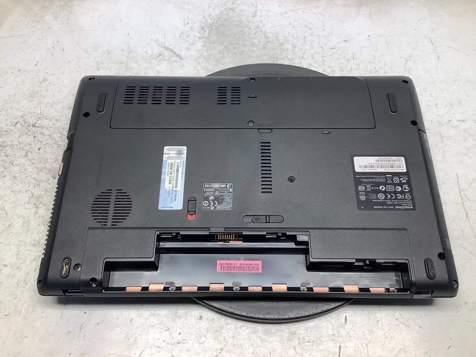 eMachines eME443 AMD C-50 1000MHz 2 GB NO HDD