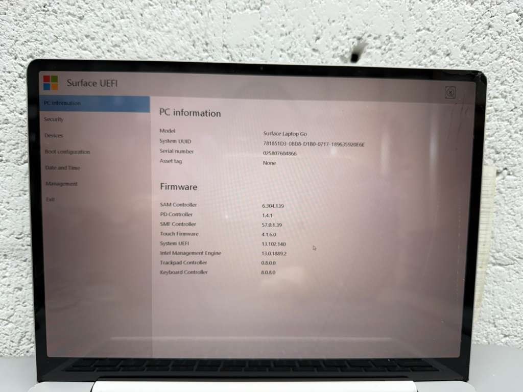 Microsoft Surface Laptop Go 1943 12.4″ i5-1035G1 – BROKEN LCD