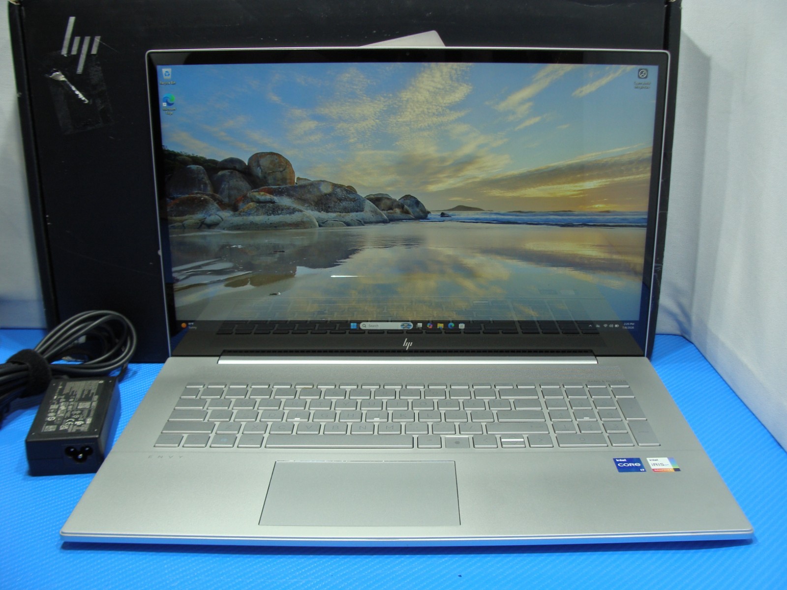HP ENVY 17m-cg1013dx 17.3″FHD TOUCH i7-1165G7 2.8GHz 12GB 512GB SSD Win 11 Home