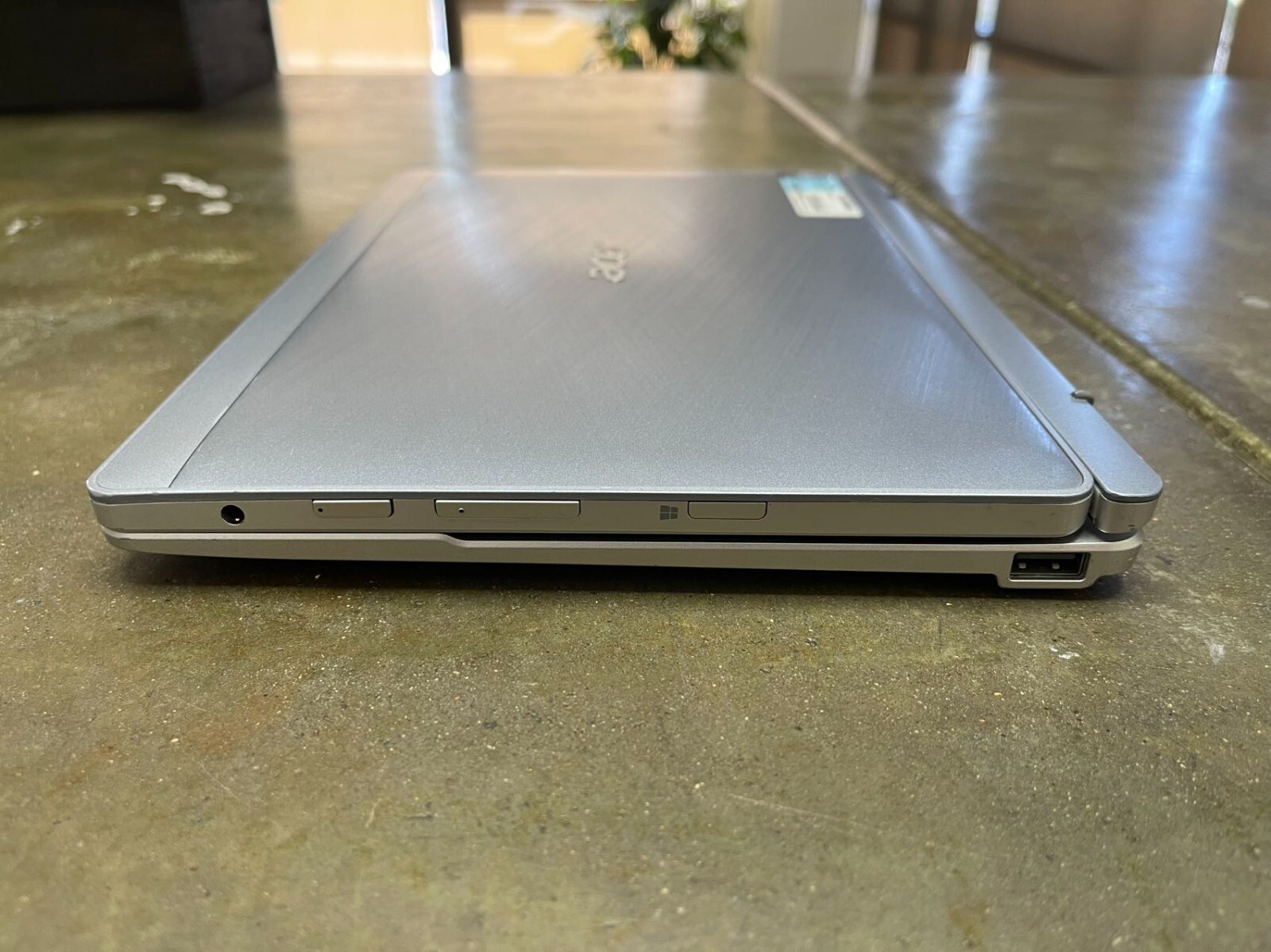 Acer Aspire SW5-012 2-in-1 Multi-Touch Laptop tablet 1.33 GHz 2GB Ram 60GB SSD