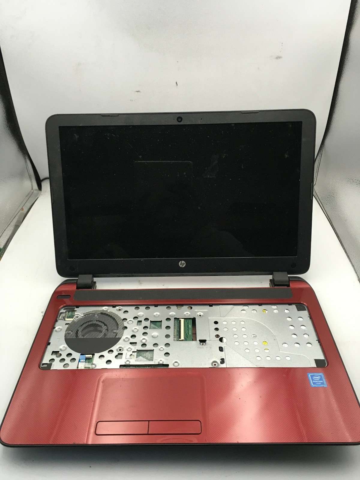 HP 15 F272WM – FOR PARTS/NO POWER – INTEL PENTIUM – NO RAM – NO OS – READ – BB !