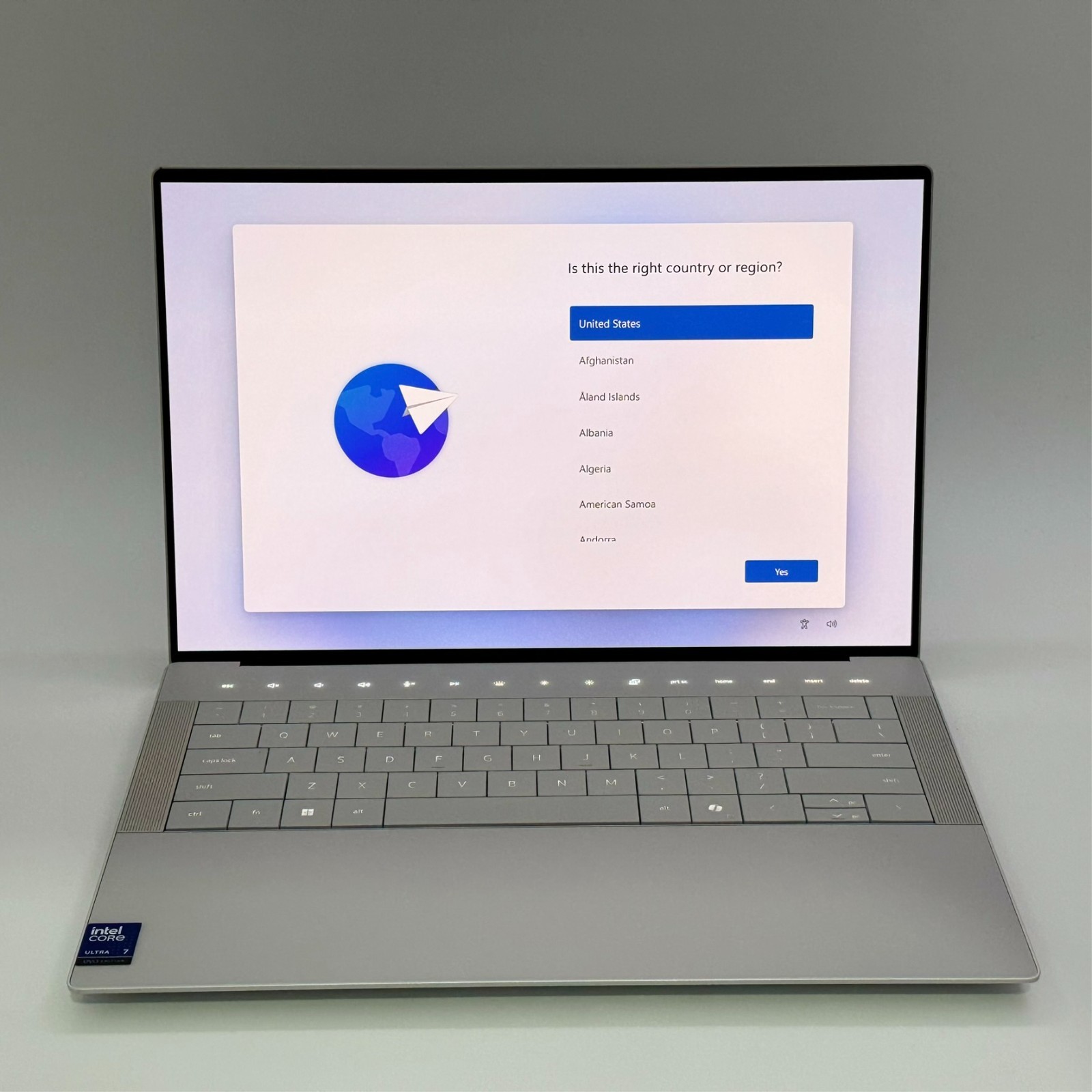 Dell Premium 14.5″ 3.2K OLED Touch Laptop Intel Ultra 7 255H 32GB 1TB SSD