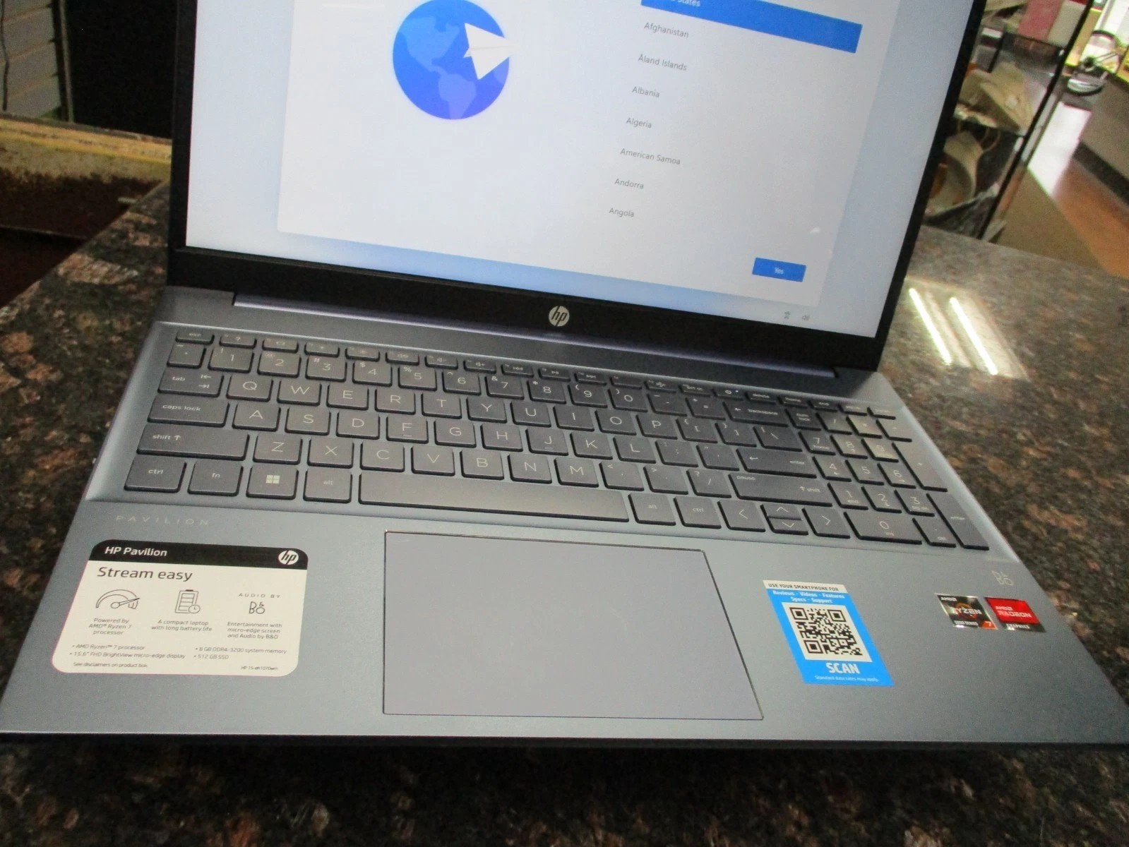 HP 15.6″ Touchscreen Ryzen 7 Pro 5700U, 16GB RAM 512 GB****Great