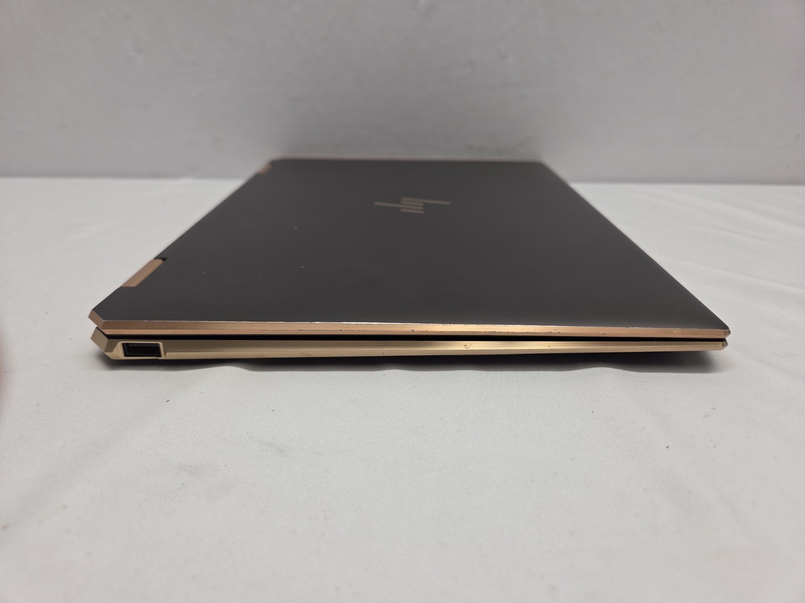 HP Spectre x360 2-in-1 Intel Core i7 11th Gen 15.6″ 256GB 16GB Bad Port (15-EB1)