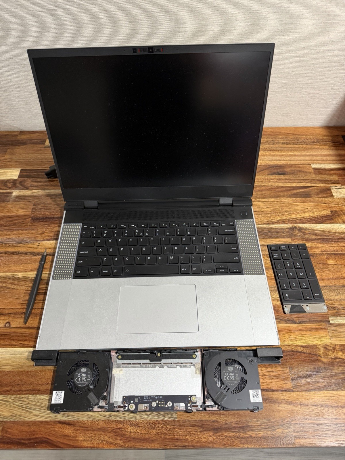 Framework Laptop 16 Ryzen 9 7940HS /w 780m 64GB Memory 7700S GPU Module 1TB SSD