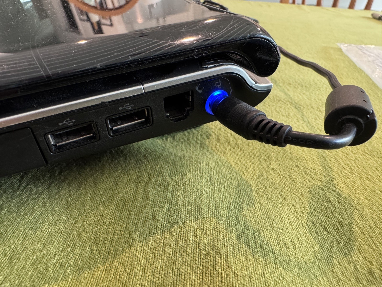 HP Pavilion dv2000 Genuine Intel core 2 Duo 2.00GHz 2GB RAM 140GB HDD Win7 DVDRW