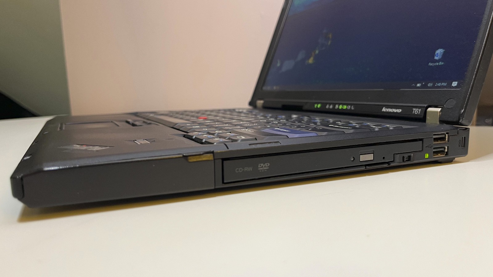 Vintage IBM Lenovo ThinkPad T61 14.1″ 4:3 SXGA+ Intel Core 2 Duo Retro Laptop