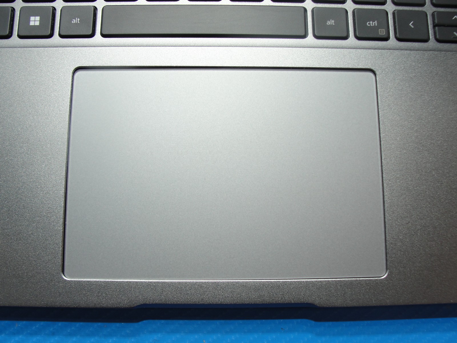 Dell Latitude 7640 16″WUXGA Core i7-1365U 32GB RAM 512GB SSD +Charger War 11/26