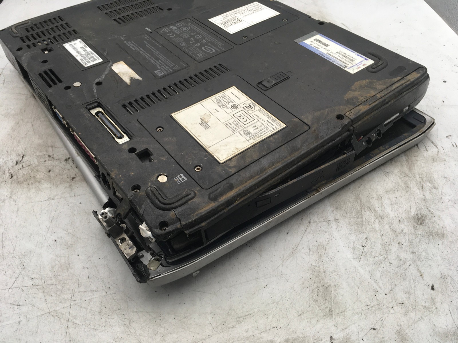 HP PAVILION ZE5500 – FOR PARTS – DAMAGED CASE – INTEL PENTIUM 4 – NO RAM-READ-BB