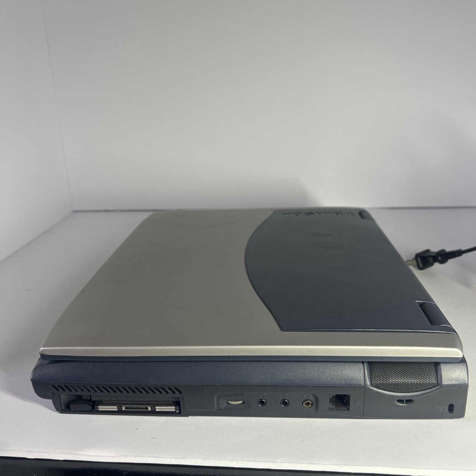 Vintage 1998 Toshiba Satellite P5275U-4K9J0 Laptop TESTED Needs WIN 98