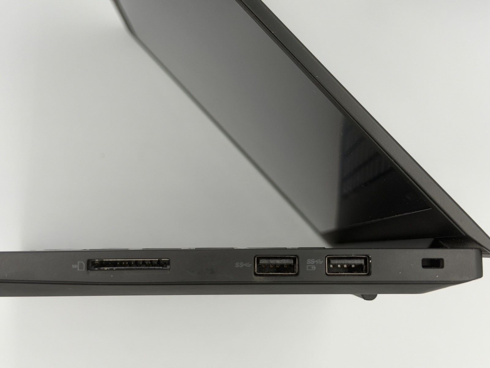 Lenovo ThinkPad P1 Gen 5 16″ WQXGA | A1000 | i7-12700H | 16GB RAM | 1TB SSD