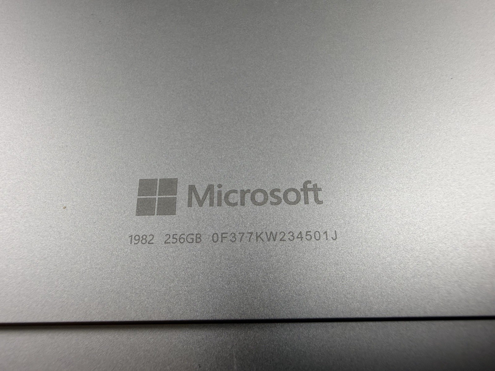 Microsoft Surface Pro 8 (1982) i5-1145G7 – 16GB RAM – 256GB 120Hz – Win 11 Pro