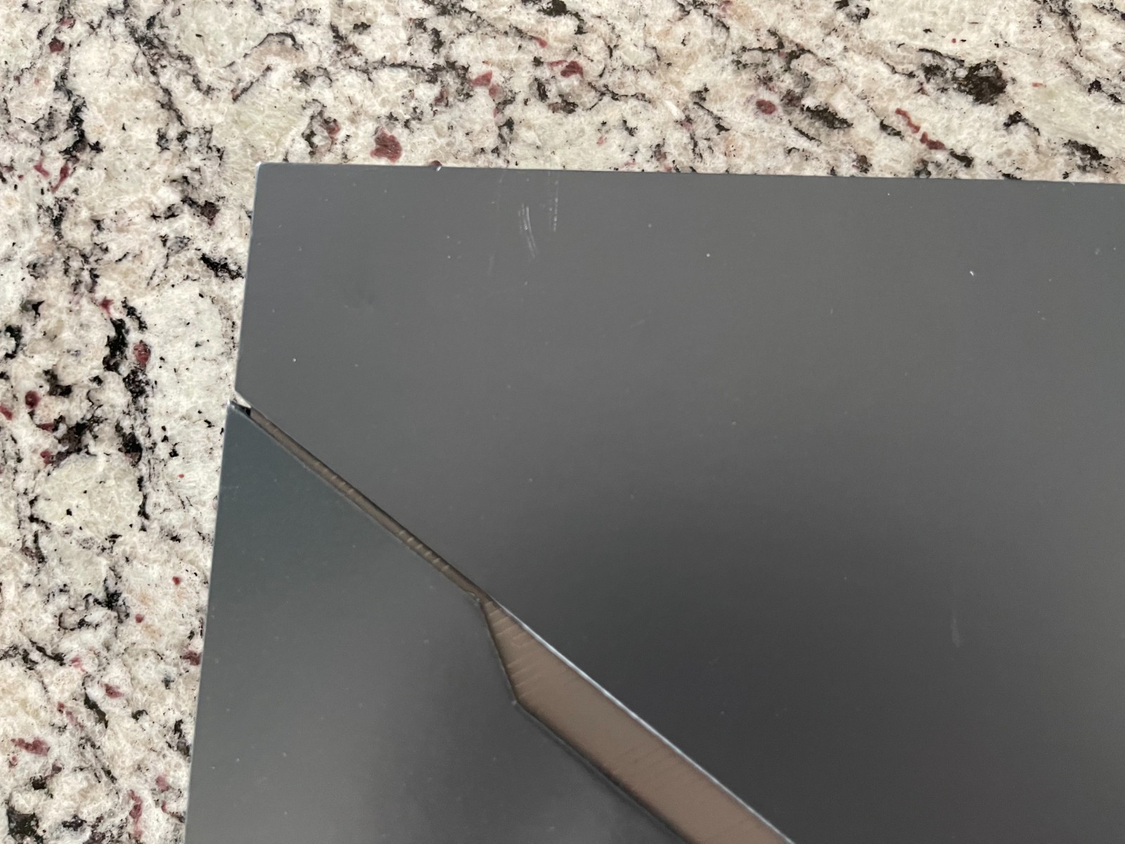 ASUS ROG Zephyrus Duo 15 GX550 NVIDIA RTX 2080 Super Max-Q 32GB RAM Thunderbolt