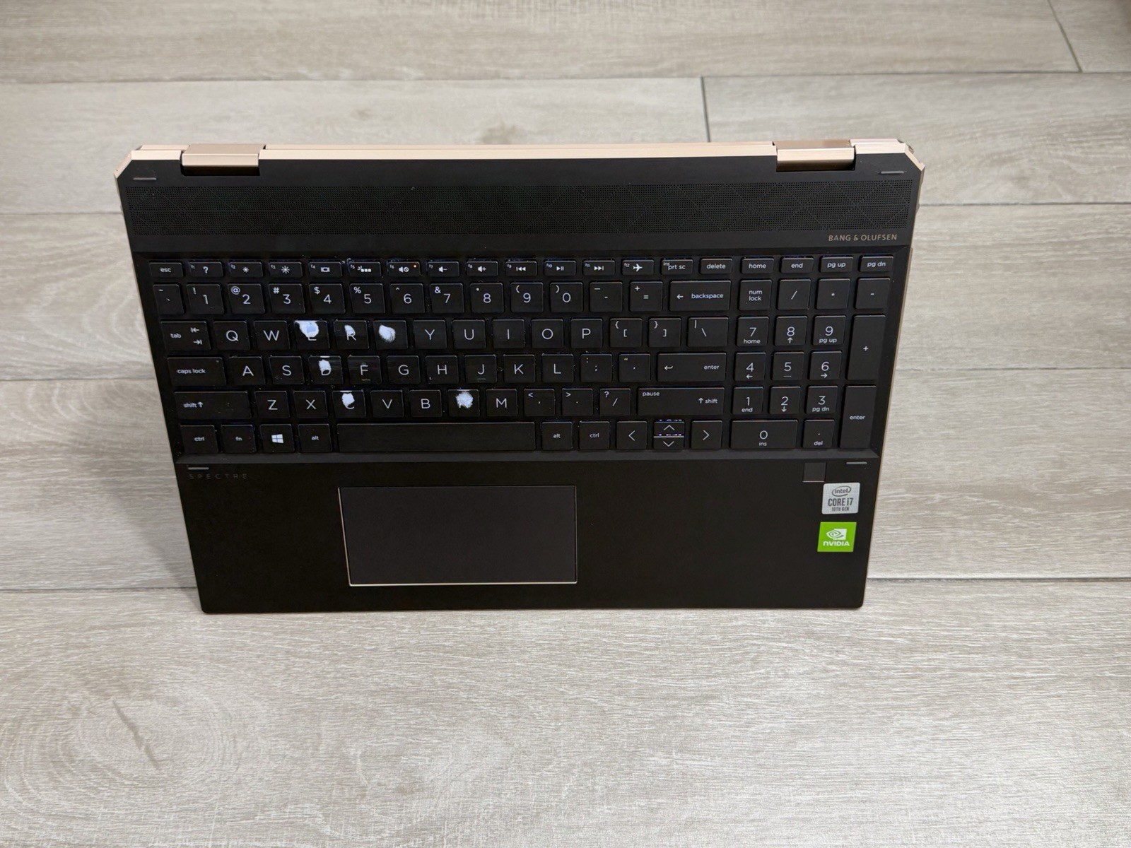 HP Spectre 15-DF1033DX 15.6″ 4K Touch Core i7-10510U GeForce MX250 8GB RAM 512GB