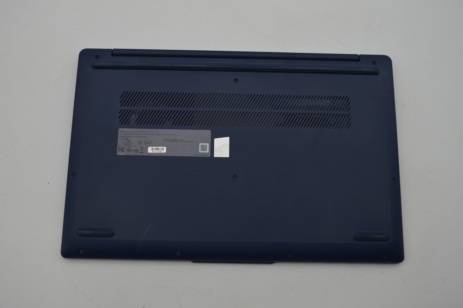 Lenovo IdeaPad Slim 3 15IRU8 Core i3-1315U 1.2GHz 8GB 256GB SSD PC1795865
