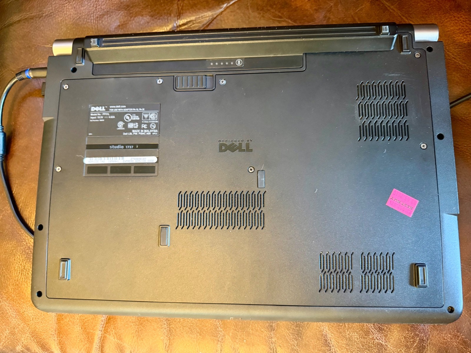DELL STUDIO 17 – laptop running Ubuntu 320gb hard drive Core 2 duo