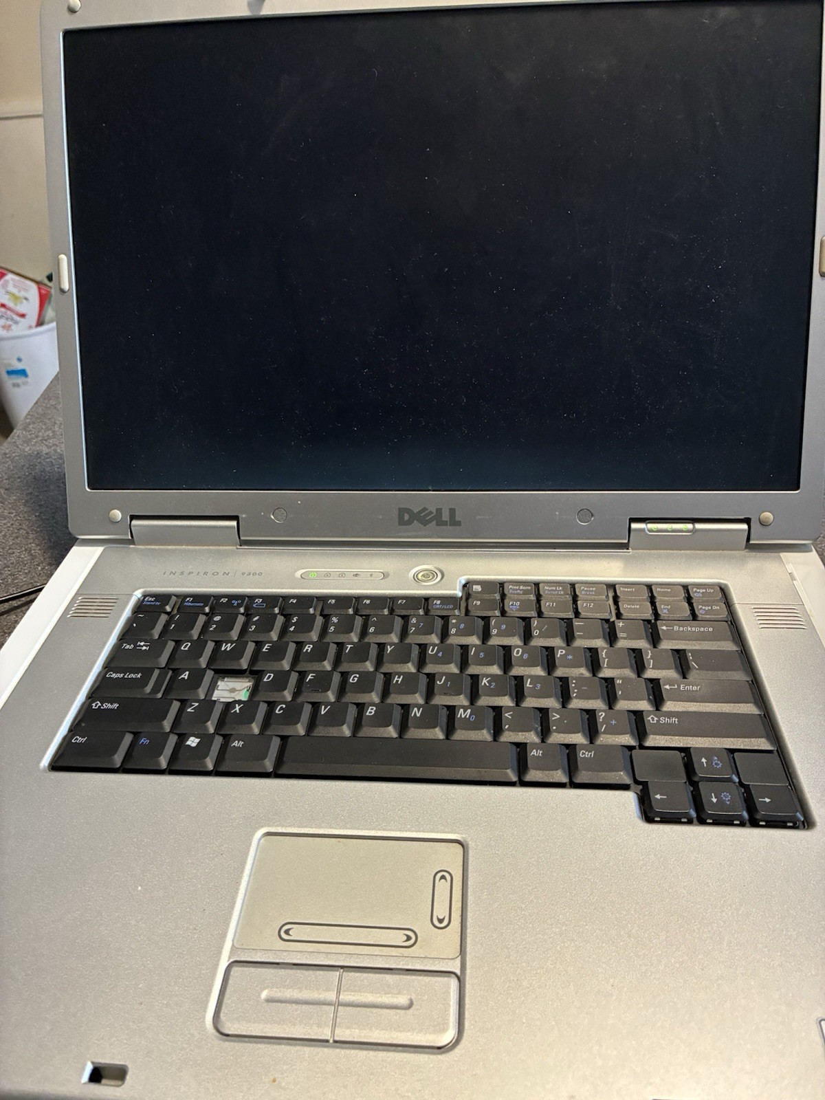17″ Dell Inspiron 9300: 32 Bit System, 60GB HDD, 2GB DDR2, Win XP Professional