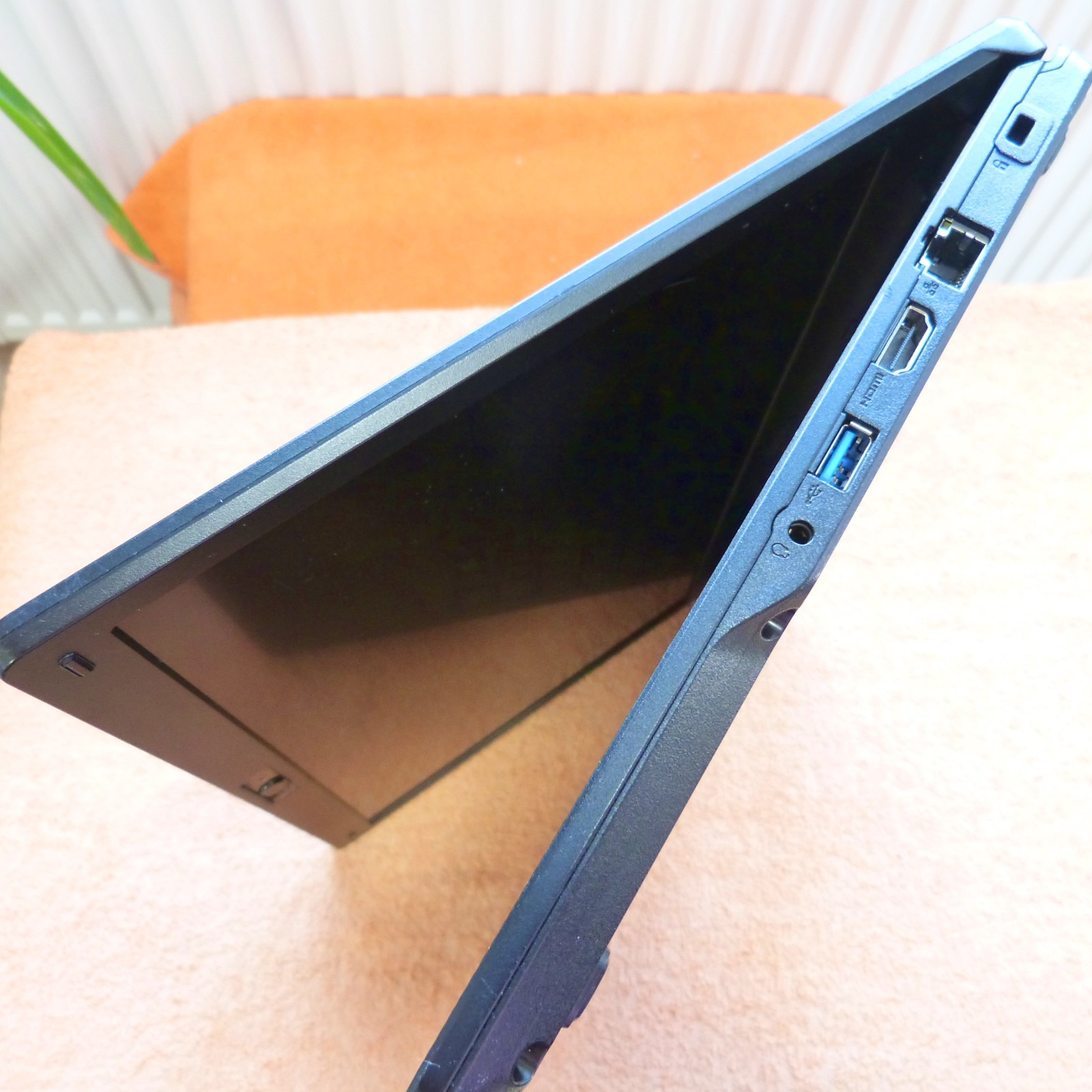 Fujitsu E549 14″ FULLHD l 16GB RAM NEW l 512GB SSD Windows 11 l USBC 8Gen i5