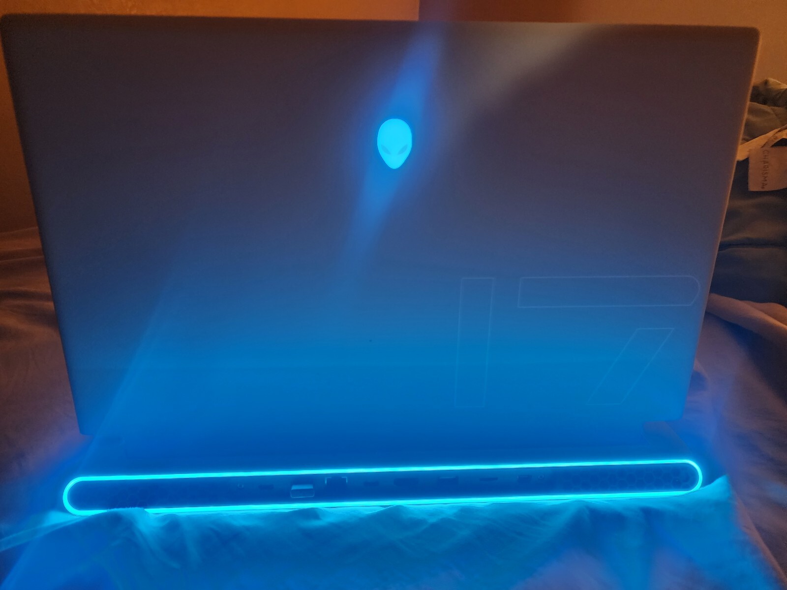 Alienware x17 R1 17.3″ (1TB SSD, Intel Core i7 11th Gen., 2.30 GHz, 16 GB)…