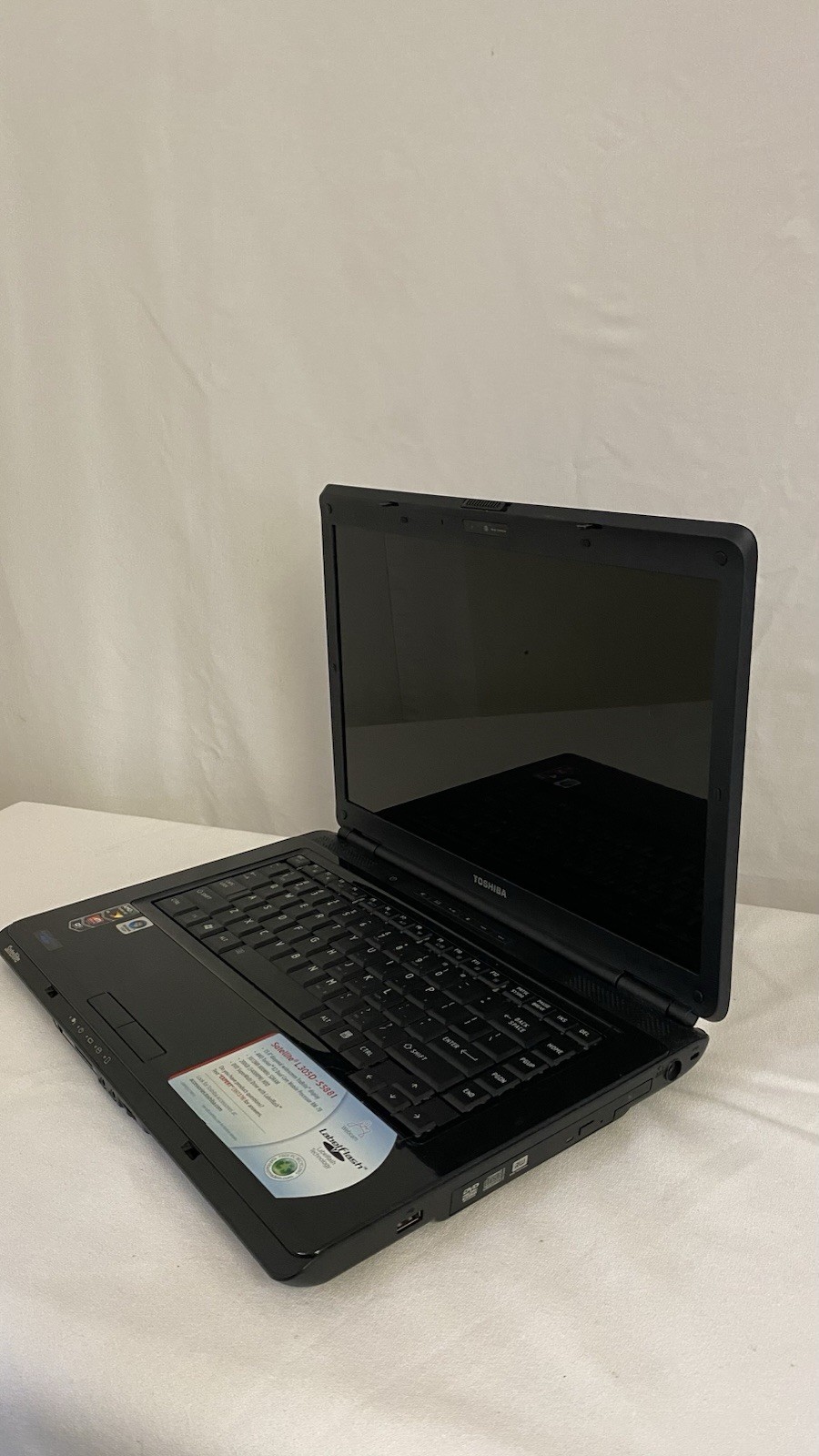 Toshiba Satellite L305D-S5934 AMD Turion X2 RM-70 2GHz 1 GB NO CHARGER. Works!
