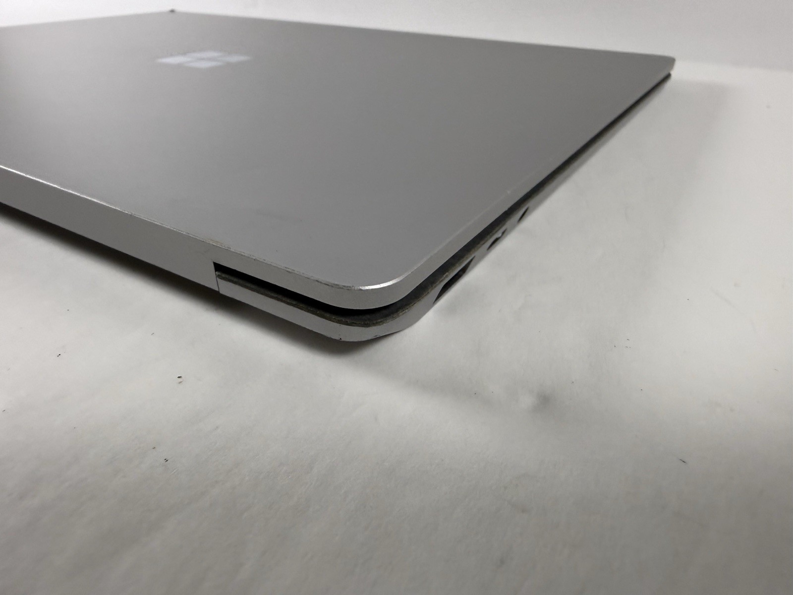 Microsoft Surface Laptop 5 13.5” 1950 Intel Core i7-1265U 16GB RAM 512GB NVME
