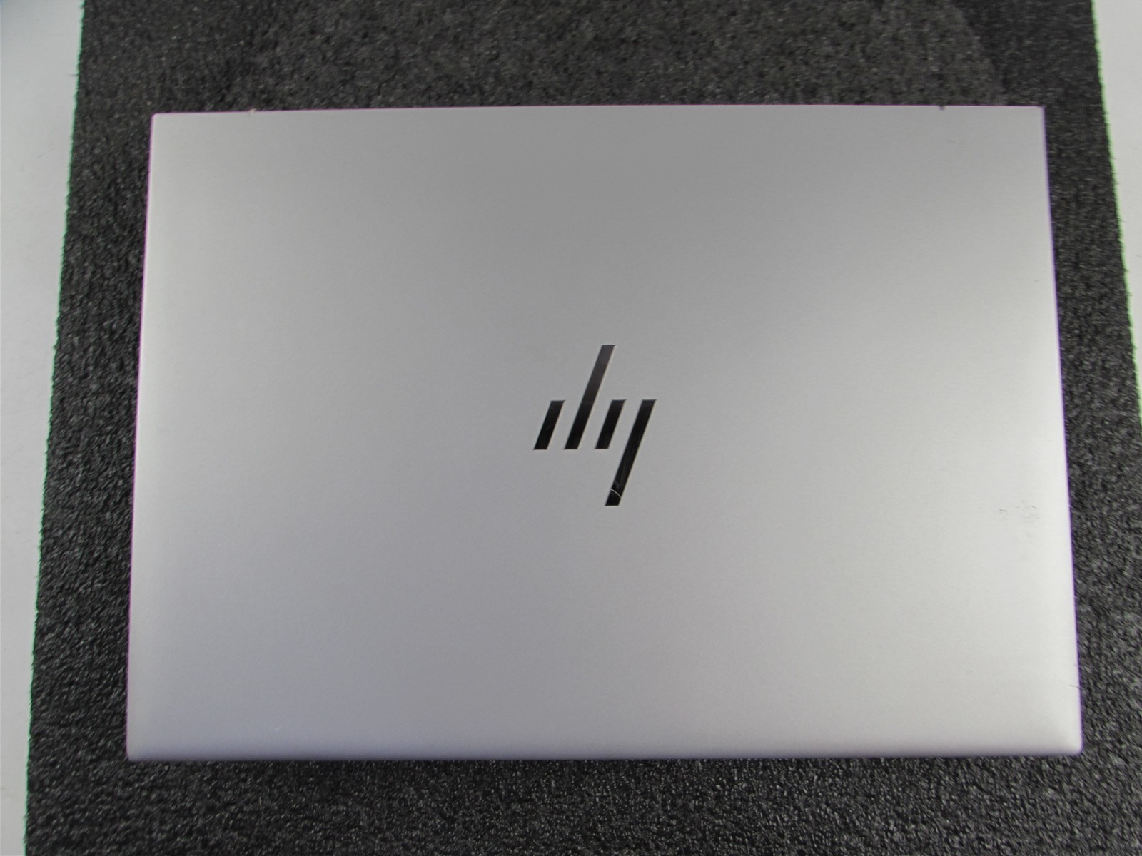 HP ZBOOK FIREFLY 14 (G10) 1920X1080 FHD CORE I5-1350P 256GB SSD 16GB RAM NO O.S