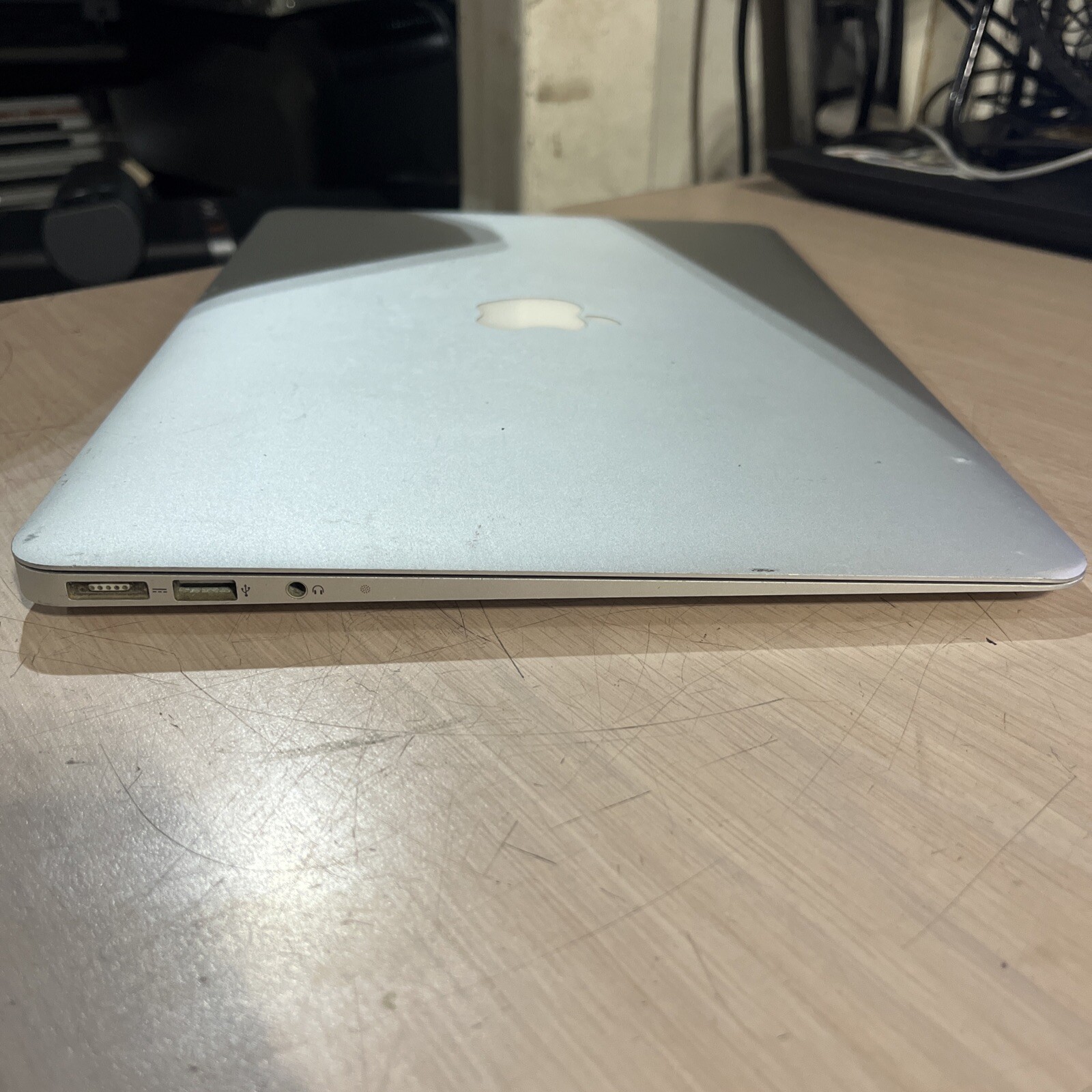 APPLE MACBOOK AIR 13″ MID-2012 CORE I5-3427U 1.8GHZ NO HD .