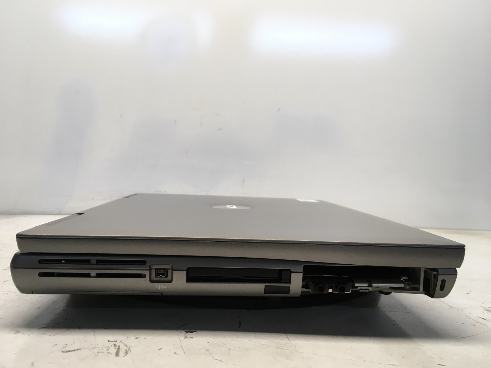 Dell Latitude D800 Intel Pentium M 1.4GHz 256 MB NO HDD