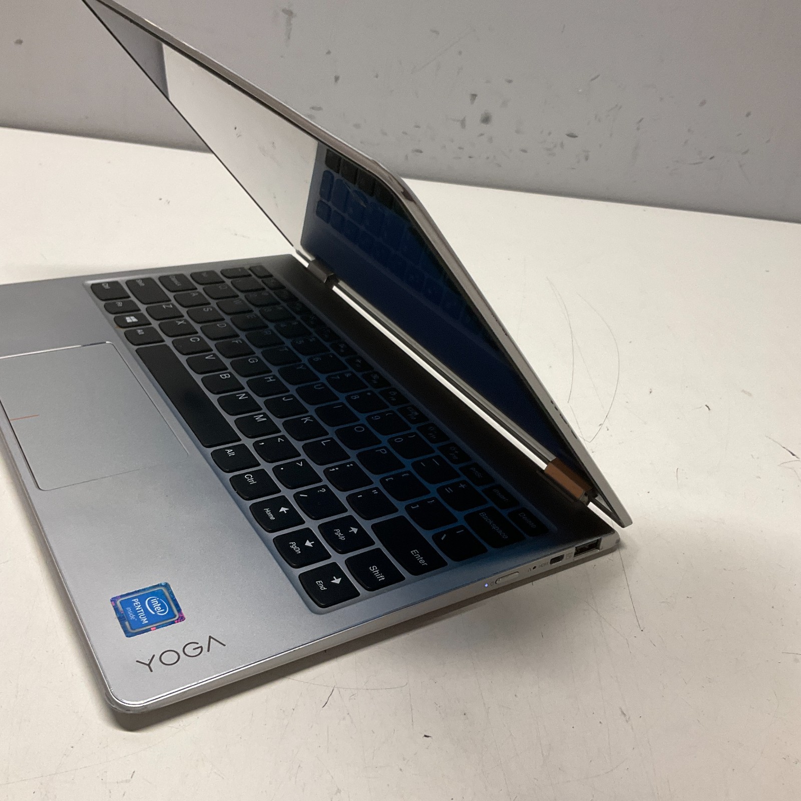 Lenovo Yoga 710-11ISK 11.6″ Touch Intel Pentium 4405Y 1.5GHz 4GB 128GB SSD Win10