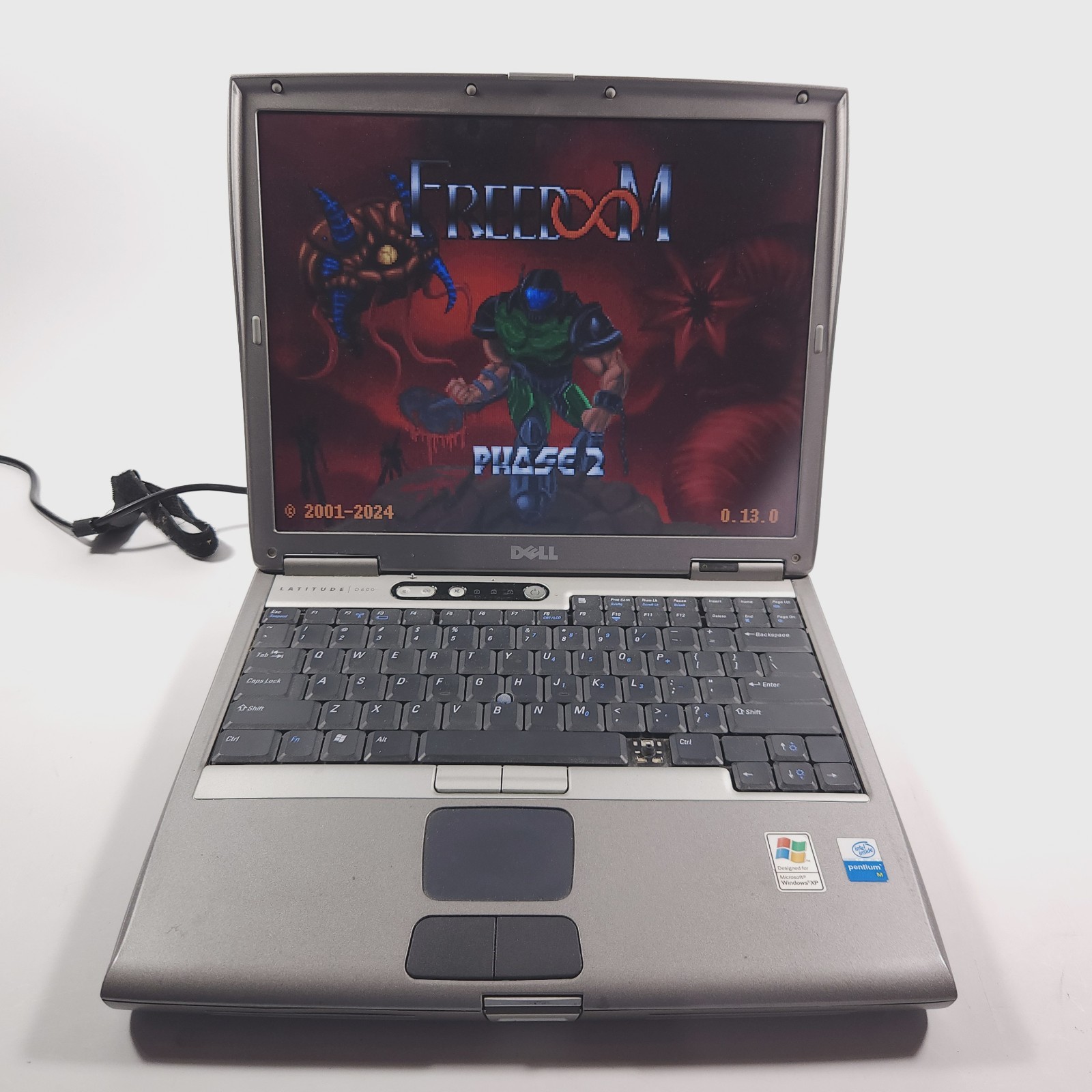 Retro Gaming Laptop Dell D600 Pentium 512mb RAM 20GB HD Windows XP Parallel Port