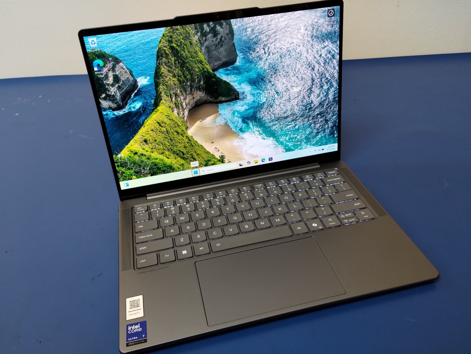 Lenovo Slim 7 14ILL10, Intel Core Ultra 7 258V, 2.20 GHz, 32 GB RAM, 1 TB NVMe