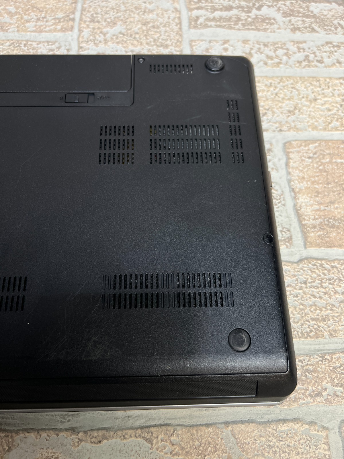 Lenovo ThinkPad Edge E545 AMD A6-5350M 2.90GHz 4GB RAM 15.6″ Untested