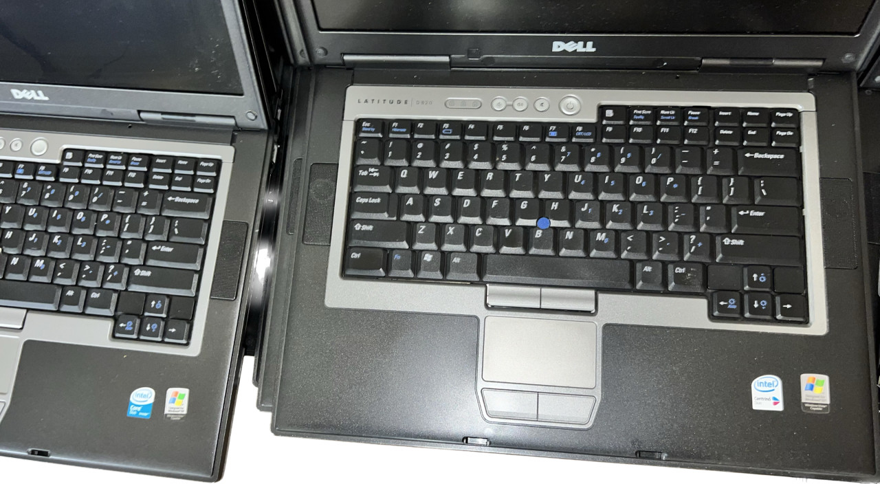 PARTS, ’11’ Dell Latitude D830 15.1″ 1.8GHz 1GB CD REPAIR-REQ. [D520 D820 D810]