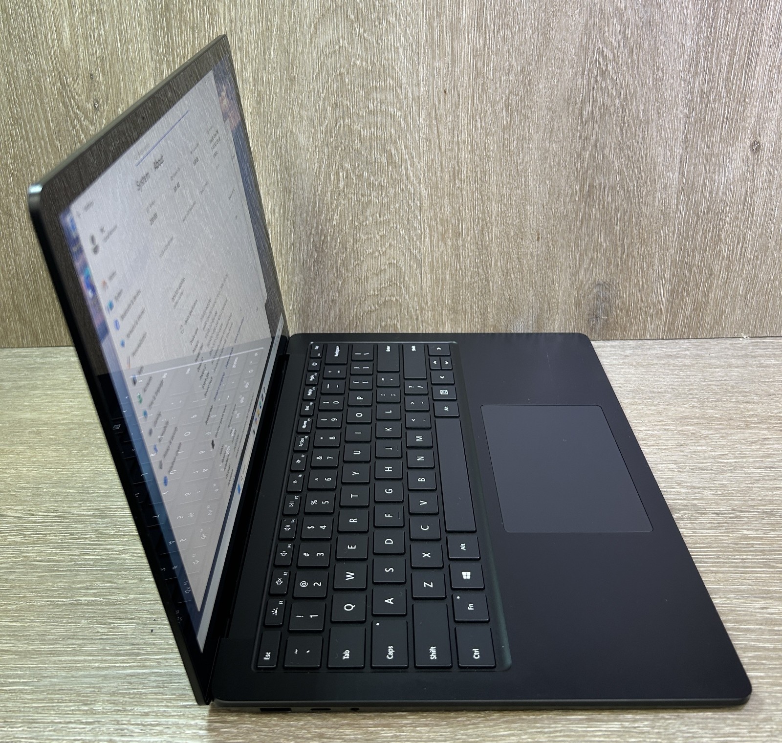 Microsoft Surface Laptop 3 i5-1035G7 1.2GHz 256GB SSD 8GB DDR4 Black