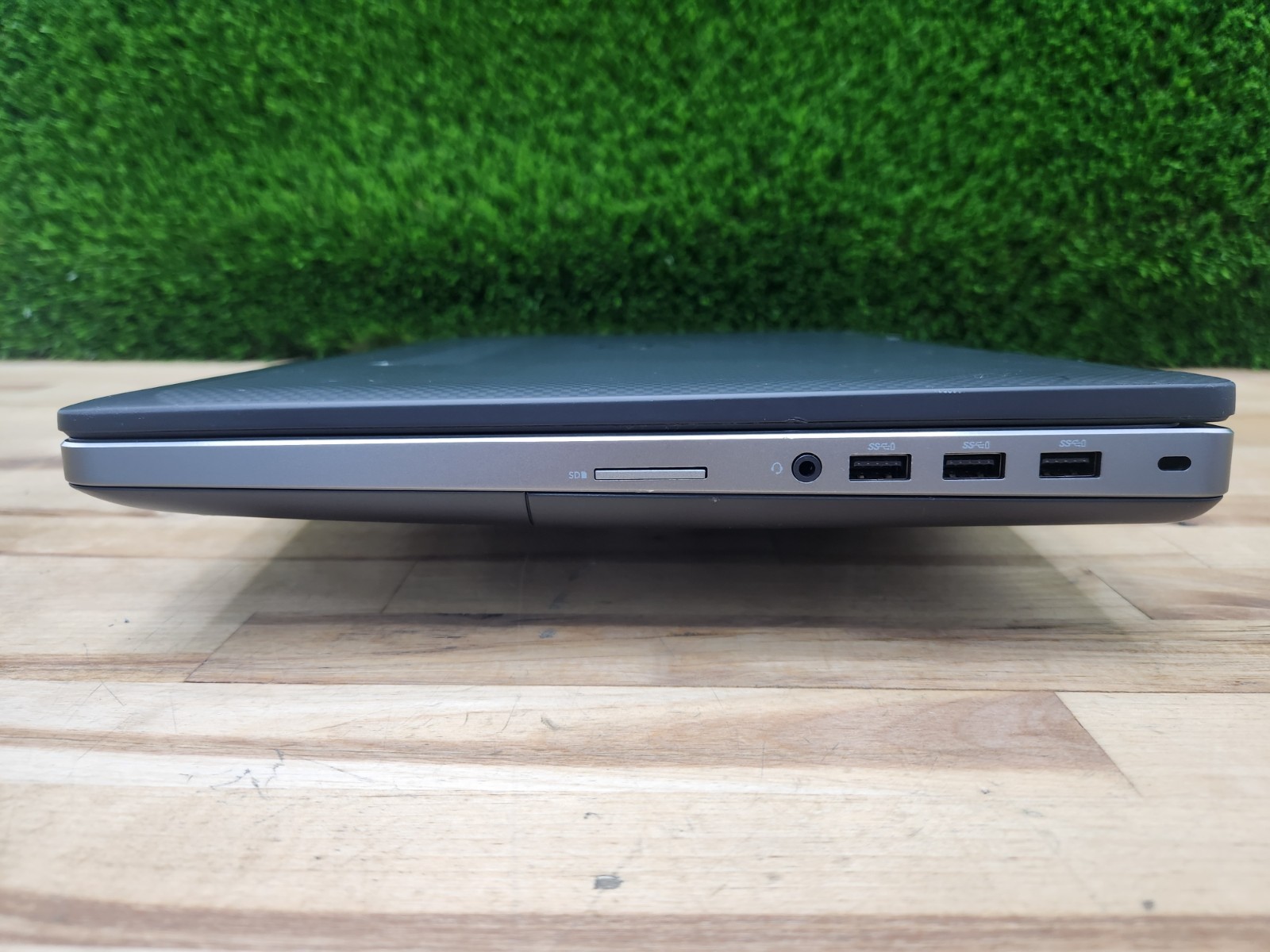 Dell Precision 7510 15.6″ FHD Touchscreen i7-6920HQ 2.9GHz 16GB Quadro M1000M ~