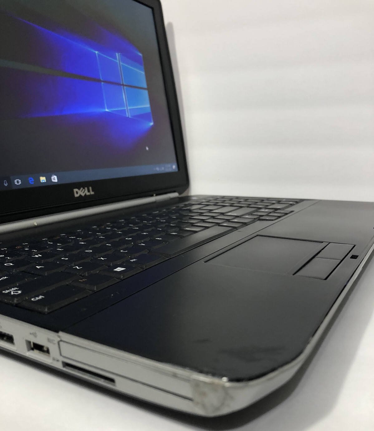 DELL LATITUDE E5520 15.6″core i5-2410M@2.30GHz 6GB RAM250GB HDD,Win10P Excellent