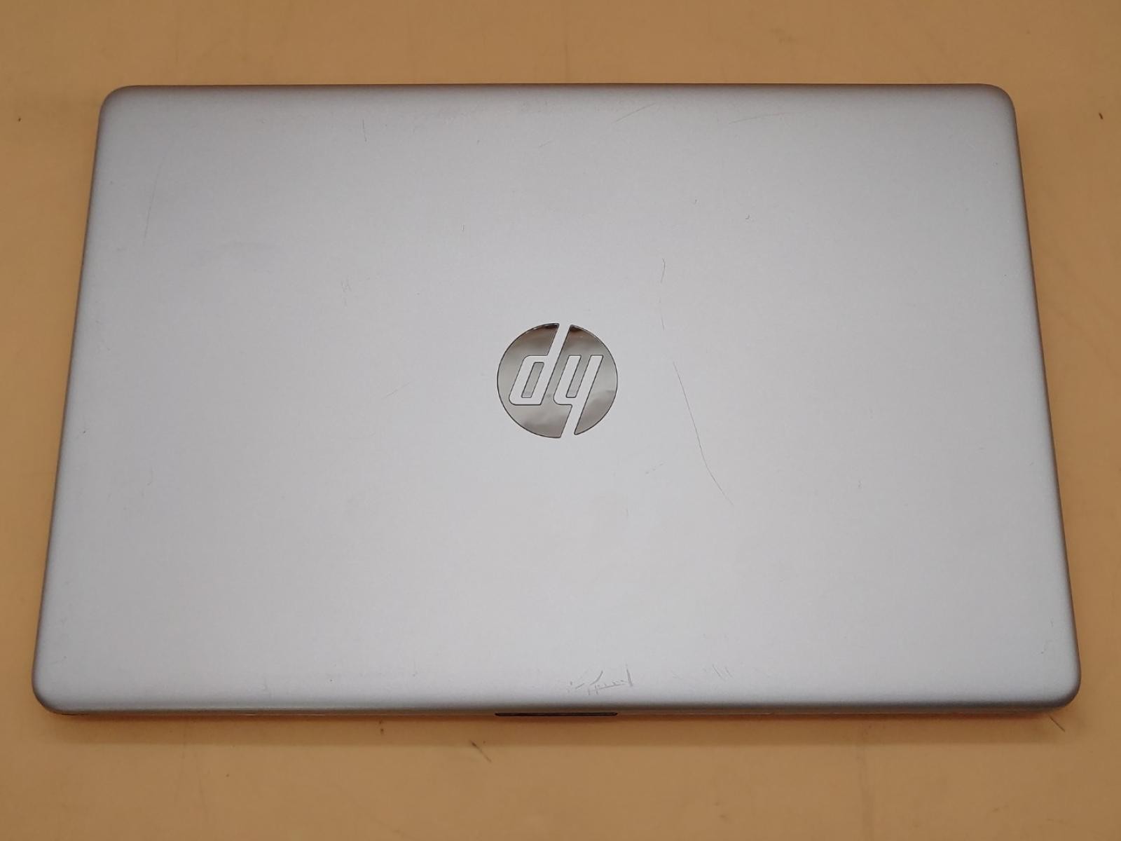 HP Notebook 15-dy1076nr 15.6″ i5-1035G1 *NO RAM/NO SSD/NO AC* **CRACKED SCREEN**