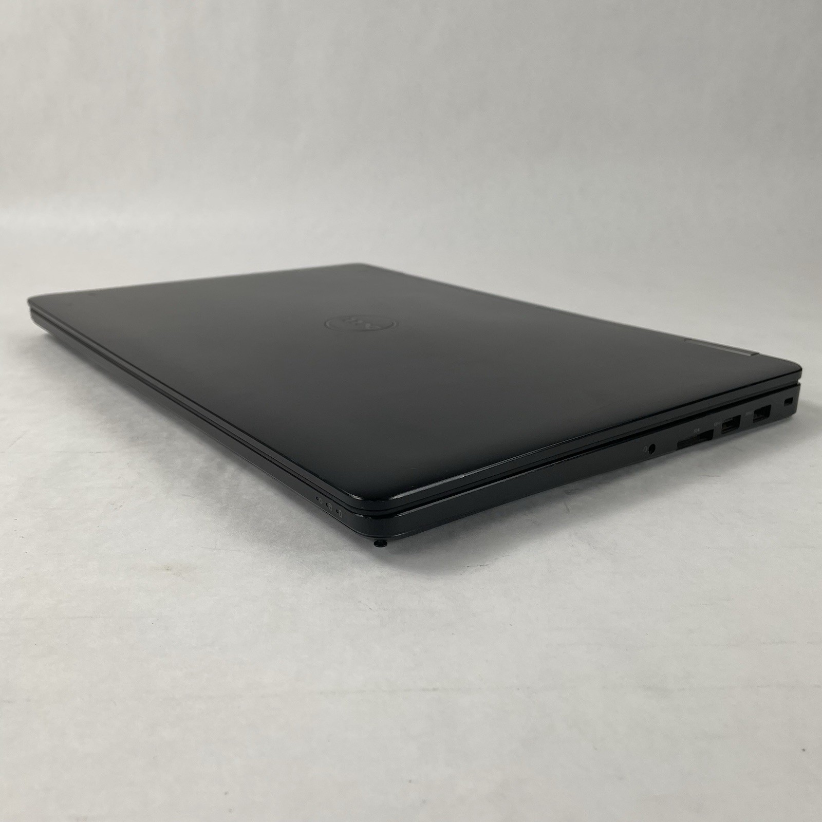 Dell Latitude E5570 15.6″ i3-6300U 2.40 GHz 8 GB RAM No SSD No OS No Battery