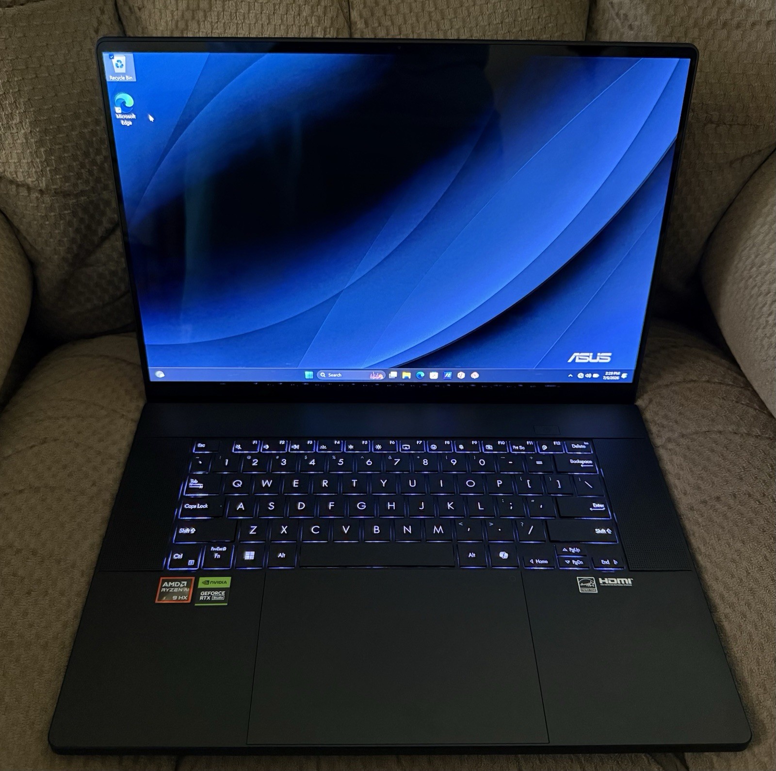 ASUS ProArt P16 4K OLED Touch (Ryzen AI 9 HX 370, 32GB/1TB SSD, RTX 4060) Black