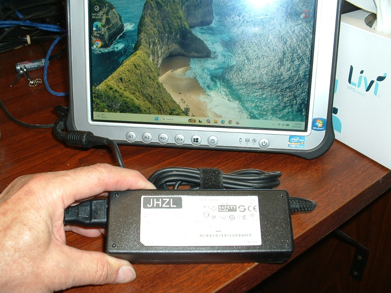 Panasonic FZ-G1 Toughpad, win 11 pro, good charger, stylus, operates well