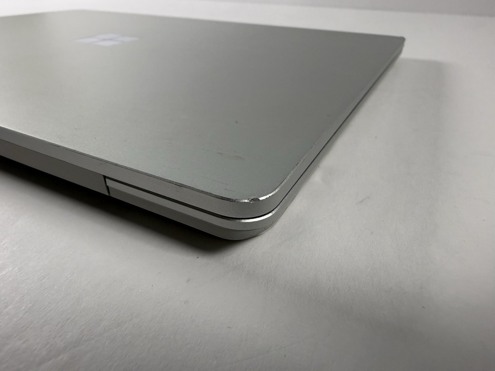 Microsoft Surface Laptop Go 2 2013 12.4″ i5-1135G7 256GB SSD 16GB RAM Win 11 Pro