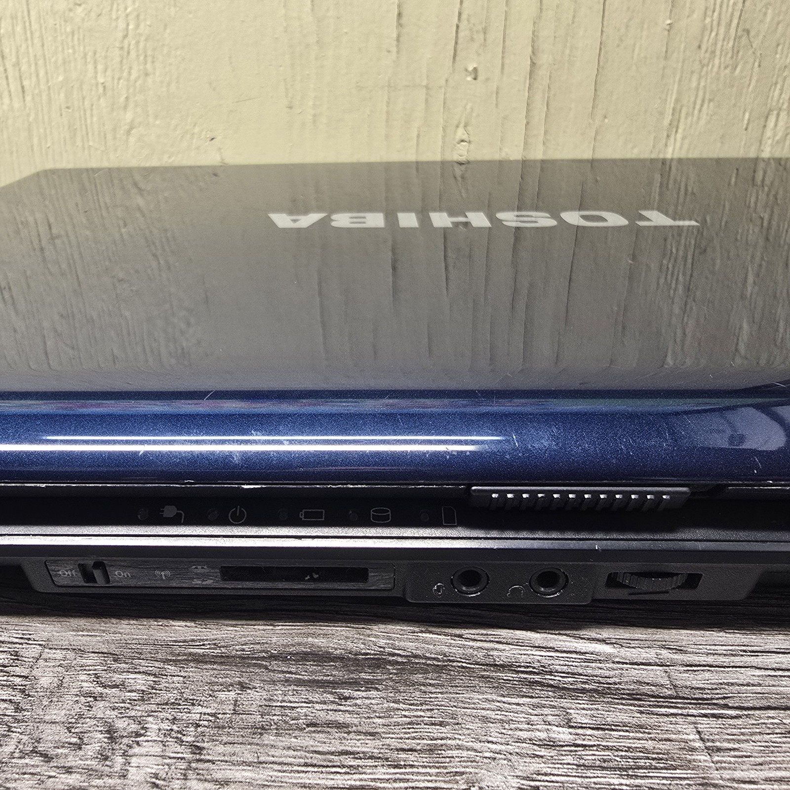 Toshiba Satellite L355D-S7815 17″ Laptop AMD QL-60 3GB 160GB Win7 COA