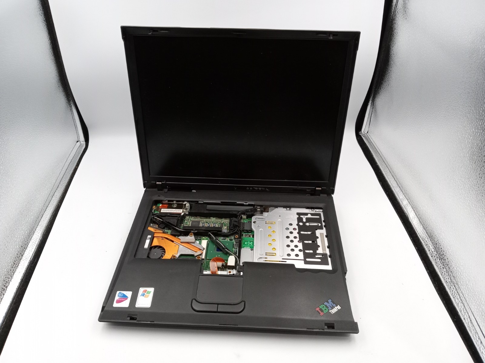 IBM ThinkPad R51 2883-GKU Laptop Intel Pentium M 1.6GHz – PARTS / REPAIR -RR